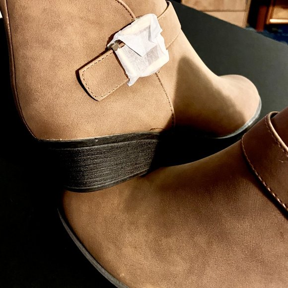 Size 8.5 ankle boots - Picture 3 of 5